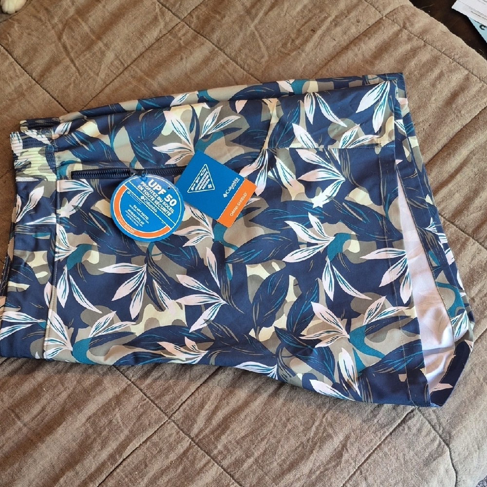 Columbia Women's Athletic Shorts - Blue Leaf Print